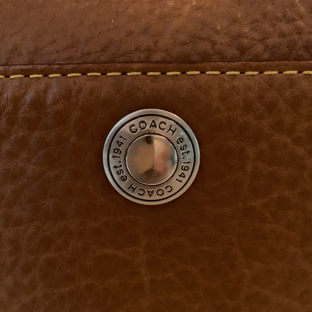 Coach Tan Leather Shoulder Bag. 10X7   9”height of strap .excellent condition - Picture 2 of 6